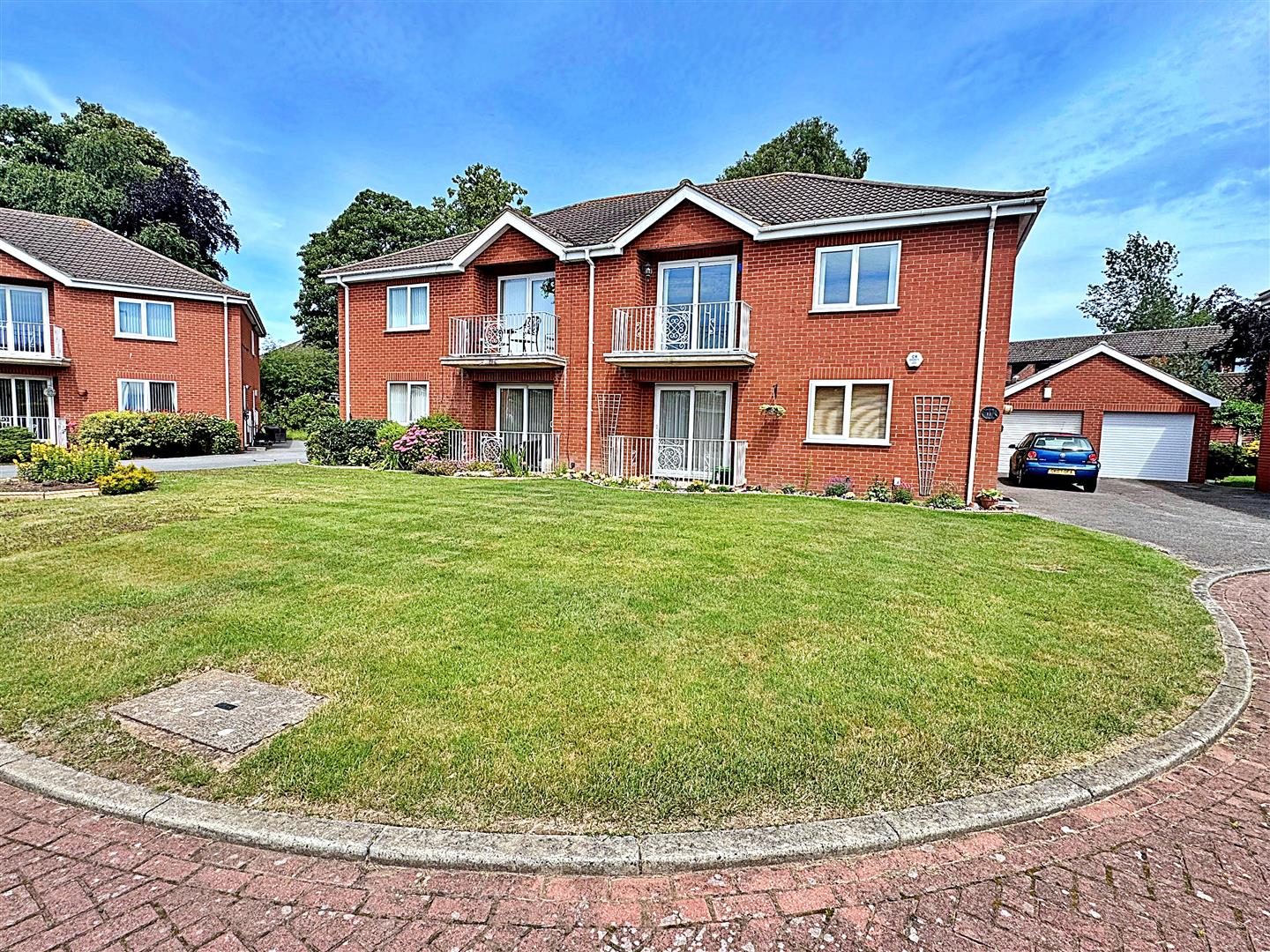St. James Court, Grimsby